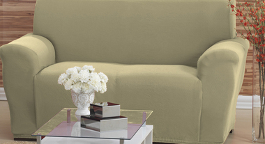 Acessórios para sofás ajudam a decorar e a organizar