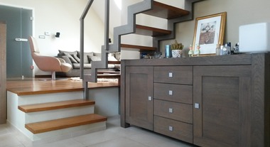 Escadas modernas: escolha entre diversos formatos e materiais para além da madeira