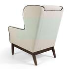 02 Poltronas Bege Com Base Madeira Maciça Meissa