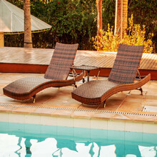 2 Espreguiçadeiras Bona E Mesa Garden Em Alumínio Para Piscin