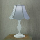 Abajur Base Madeira Branca E Cúpula Paris Cinza E Branco