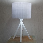 Abajur Base Madeira Branca E Cúpula Tecido Cinza Claro