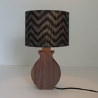 Abajur Base Madeira Marrom E Cúpula Chevron Preto E Dourado