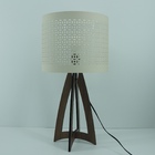 Abajur De Mesa Base Madeira Marrom E Cúpula Rendada Bege