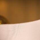 Abajur De Mesa Em Madeira Com Cúpula De Tecido Branco Tam: 35