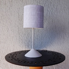 Abajur Pequeno De Mesa Base Plástica E Cúpula Cinza E Branca