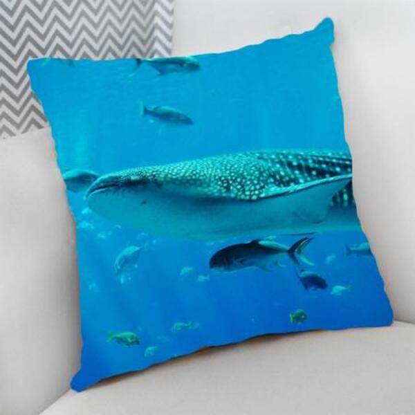 Almofada Decorativa Cheia C/ Zíper 25x25cm  Tubarão Baleia