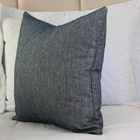 Almofada Em Linho Tramado Azul Marinho Com Detalhe Em Vivo Qu