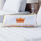 Almofada Retangular Hotelaria Liso Branco C/ Logotipo Persona