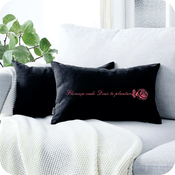 Almofada Retangular Preta Serigrafada 30x50cm Floresça Pink -