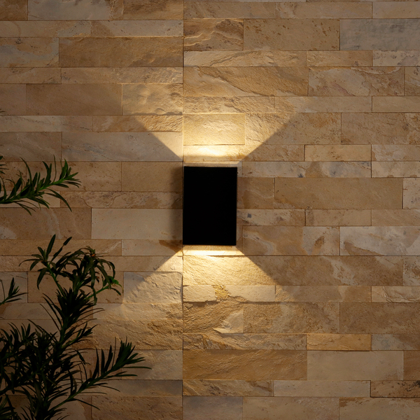 Arandela de Parede Externa IP65 LED Amarelo Gaya Preta Bivolt