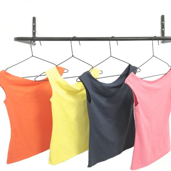 Arara Para Roupas Cabideiro De Parede Tubo De Aço - Preta