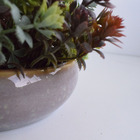 Arranjo Artificial De Folhagem No Vaso Cerâmica Baixo Bege