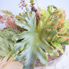 Arranjo De Folhagens E Suculentas Artificiais No Vaso De Vidr