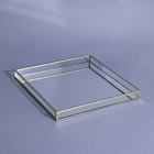 Bandeja de Vidro e Metal Dourada 26x3x26 Oikos