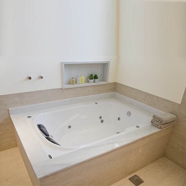 Banheira de Hidromassagem Retangular Double Capri 170x110x43cm Acrílico Branca Astra