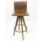 Banqueta Alta Madeira Giratória Angélica Matelassê Cor Marrom