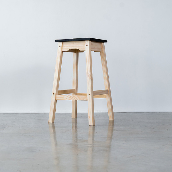 Banqueta Alta Moema Em Madeira Preto E Natural