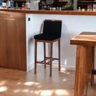 Banqueta Bistrô Berlim Pé Alto Em Madeira Maciça De Eucalipto