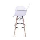 Banqueta Boxbit Dkr Pp Com Braço Branca Base Madeira