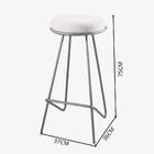 Banqueta Canastra Boucle Off White Base Metal Grafite