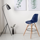 Banqueta Eames Azul Bic - Base De Madeira Naturalê