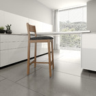 Banqueta Madeira Nogueira Maciça Tecido Cinza Escuro Modelo M