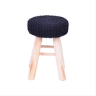 Banquinho Nona Crochê Preta Base De Madeira - Or Design