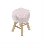 Banquinho Petit Com Pêlo Longo Rosa Base De Madeira - Or Desi
