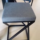 Banquinho Z Industrial Estofado Cinza Metalon Preto 47cm