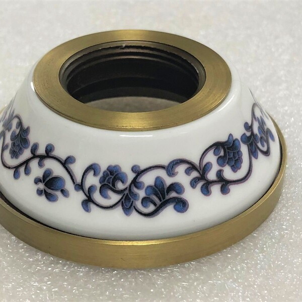 Base Acabamento De Registro Bronze Antigo e Porcelana padrão