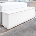 Baú Para Quarto De Casal Com Banco Ripado Branco Rodízios De