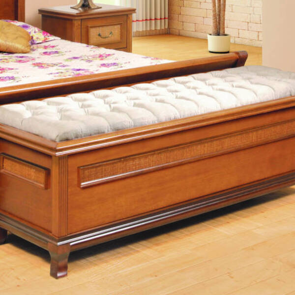 Baú Para Quarto De Casal Estofado 1,40m - Athenas Montanhês