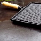 Bifeteira Ferro Fundido Quadrada Frisada Medidas 25x25cm