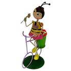 Boneca Abelha Com Bicicleta De Ferro Para Enfeite E Decoraçao