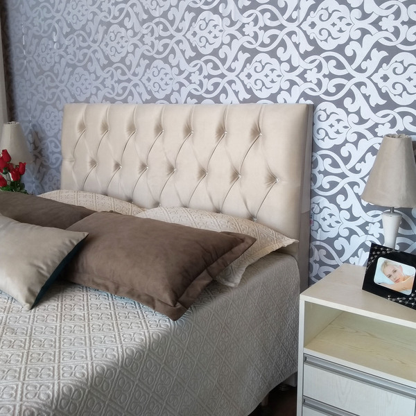 Cabeceira Luna Suede Liso Bege Las Vegas Strass 140 X 120
