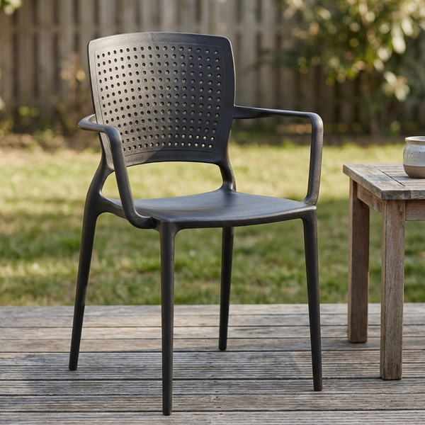 Cadeira de Jardim em Plástico 84,5x44cm com Braço Cinza Safira Tramontina