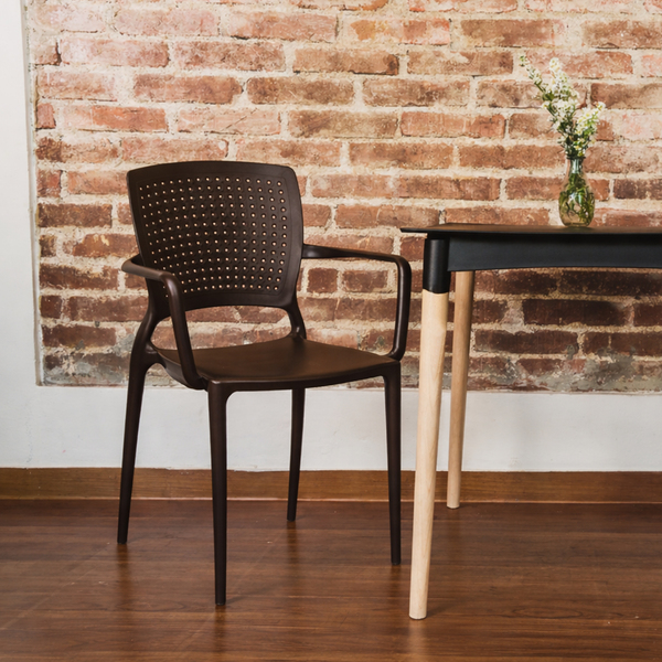 Cadeira de Jardim em Plástico 84,5x44cm com Braço Marrom Safira Tramontina