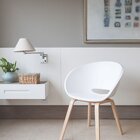 Cadeira Tramontina Elena Branca Base Madeira