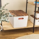 Caixa Organizadora Plástico Branca Canelada com Tampa de Acácia 38,5x29,5x23cm 23L Oikos