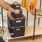 Caixa Organizadora Plástico Preta Canelada com Tampa de Acácia 38,5x29,5x23cm 23L Oikos