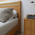 Cama Queen 160cm Madeira Maciça Ratan Esmeralda  Amêndoa Mel