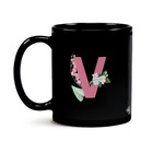 Caneca Black Letra Alfabeto Flowers Letra:v
