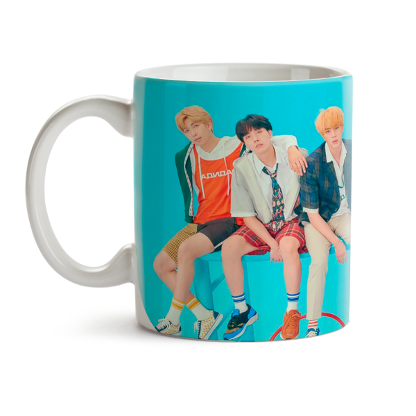 Caneca Bts Integrantes Fundo Azul Interior E Alça Branca
