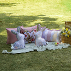 Capa Almofada Aveludada Páscoa Casal Coelhos - Rosa Degradê 4