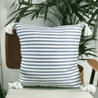 Capa De Almofada Em Algodão Listrada Azul Com Pompons