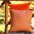 Capa De Almofada Em Veludo Geométrica Coral E Bege