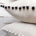 Capa Pompom Preta 45x45cm