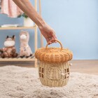 Cesto Organizador com Alças e Tampa Aço e Fibra Vegetal Redondo Bege 25x28x25cm Oikos