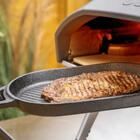 Chapa De Ferro Fundido Ooni Grizzler Com Base De Madeira